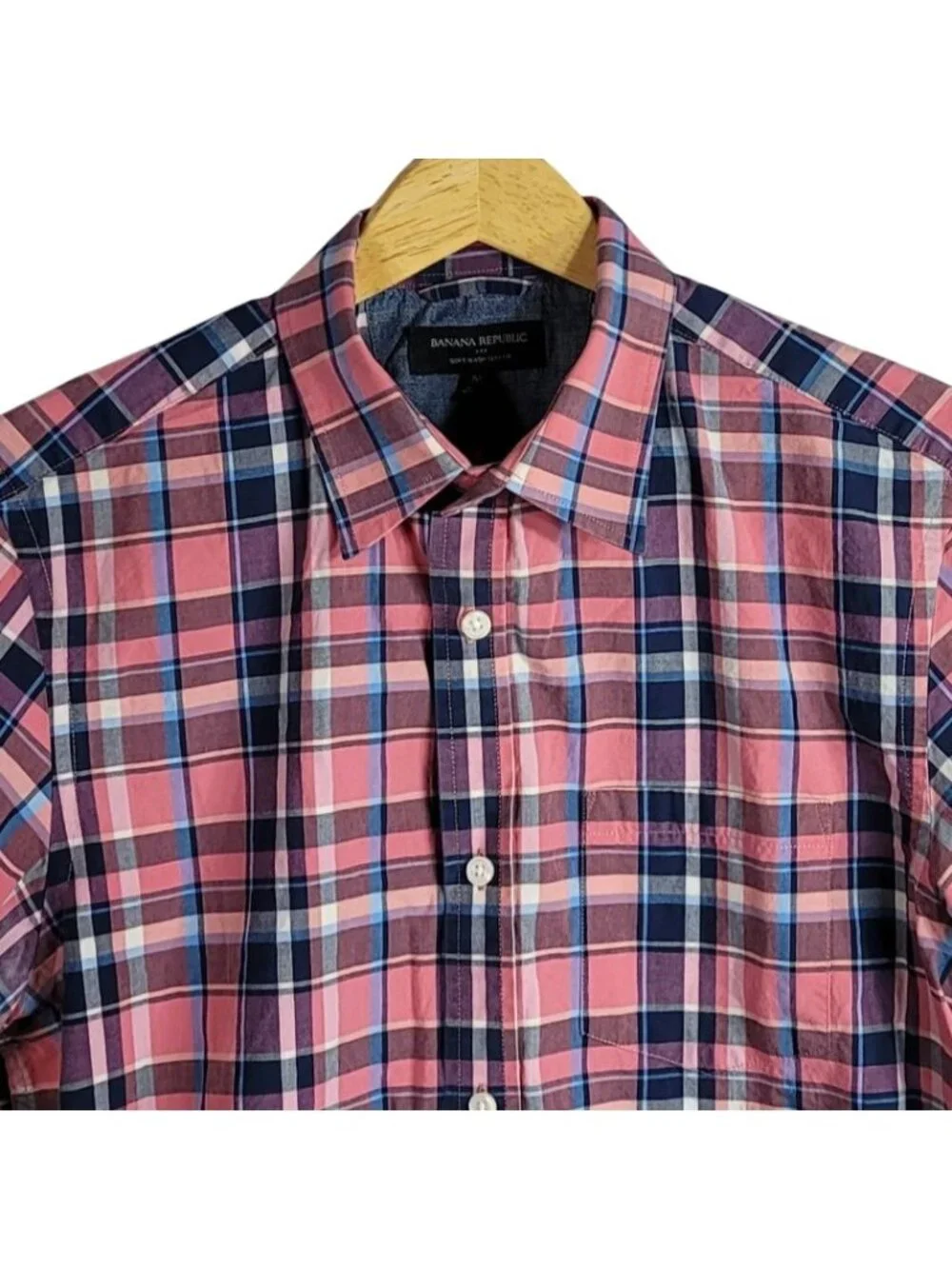 Banana Republic Mens Soft Wash Slim Fit Button Shirt Blue Pink Medium Plaid S/S